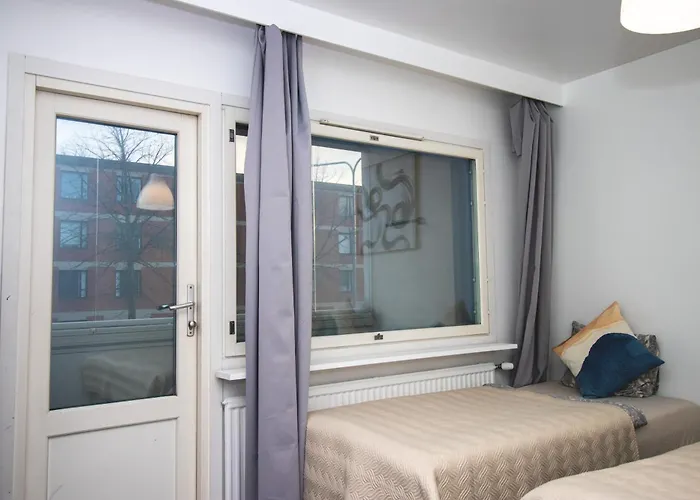 Cozy Apartment Near Metro Station